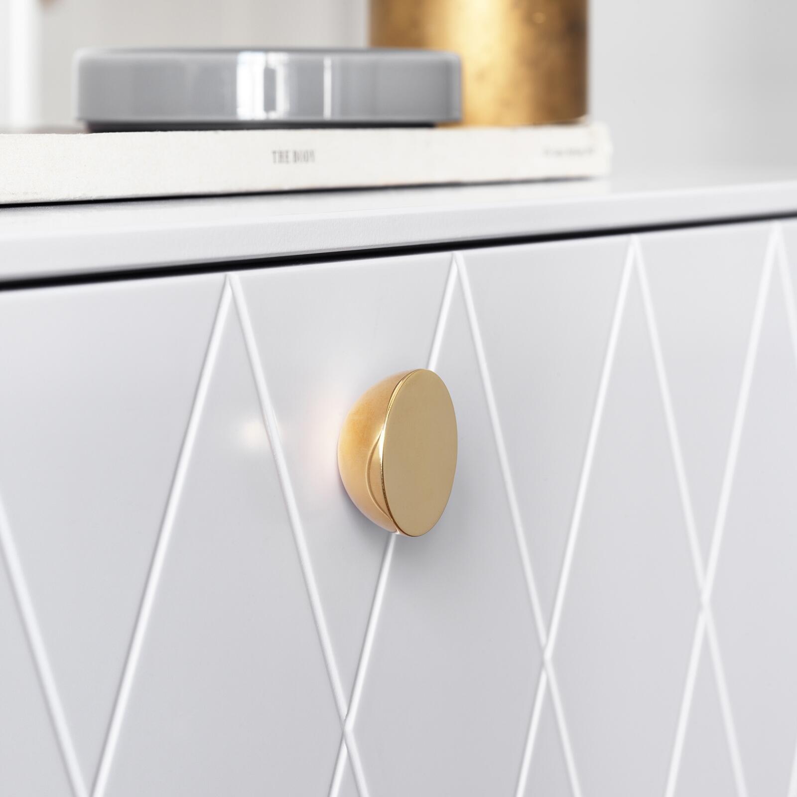 Knob in brass with hemisphere design on a light grey front from Superfront
